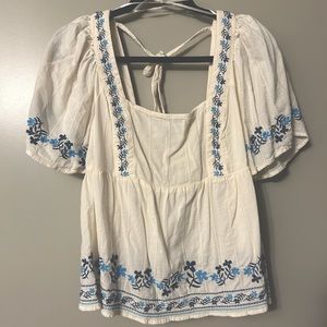 Size medium, like-new beachy summer shirt - Old Navy